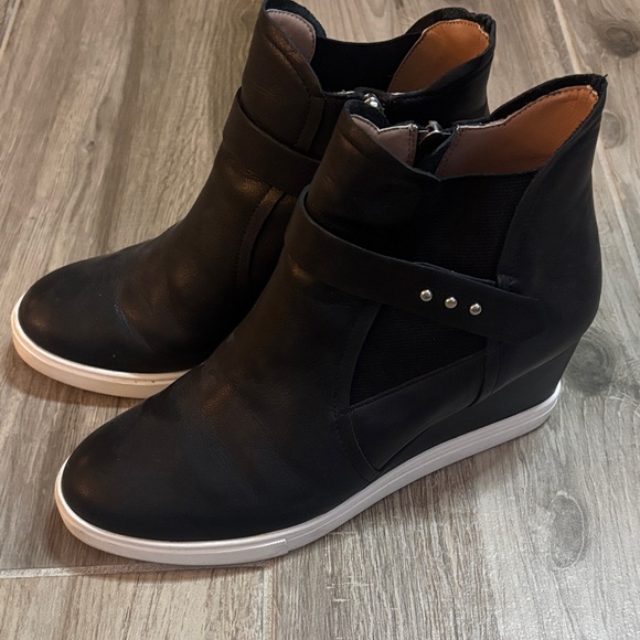 Paolo Black Ankle Boots with White Soles size 8.5 in excellent condition - Picture 1 of 9